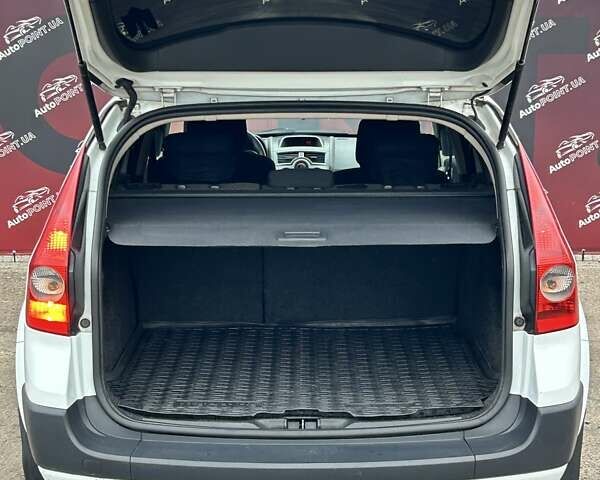 Білий Рено Меган, об'ємом двигуна 1.6 л та пробігом 266 тис. км за 5400 $, фото 10 на Automoto.ua