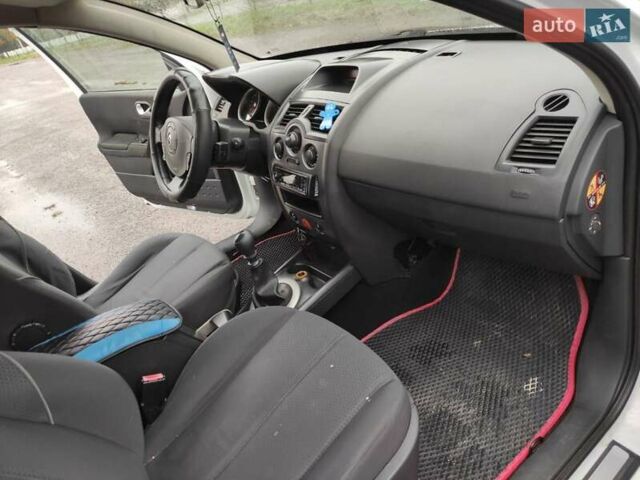 Белый Рено Меган, объемом двигателя 1.9 л и пробегом 330 тыс. км за 3999 $, фото 22 на Automoto.ua
