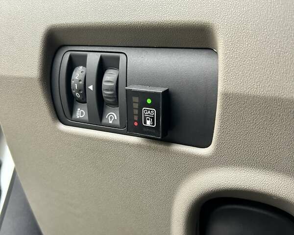 Білий Рено Меган, об'ємом двигуна 1.6 л та пробігом 266 тис. км за 5400 $, фото 26 на Automoto.ua