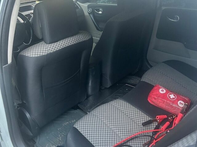 Білий Рено Меган, об'ємом двигуна 2 л та пробігом 75 тис. км за 3800 $, фото 7 на Automoto.ua