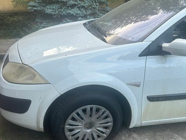 Білий Рено Меган, об'ємом двигуна 2 л та пробігом 75 тис. км за 3800 $, фото 1 на Automoto.ua