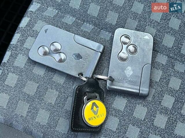 Белый Рено Меган, объемом двигателя 1.6 л и пробегом 235 тыс. км за 5200 $, фото 44 на Automoto.ua