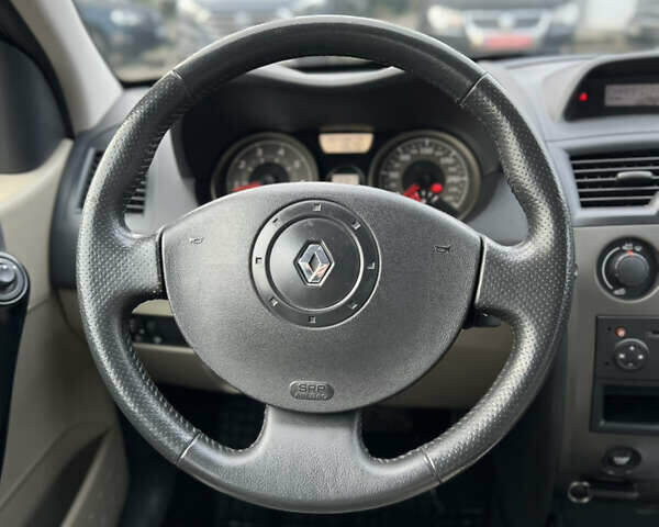 Белый Рено Меган, объемом двигателя 1.6 л и пробегом 209 тыс. км за 5700 $, фото 13 на Automoto.ua