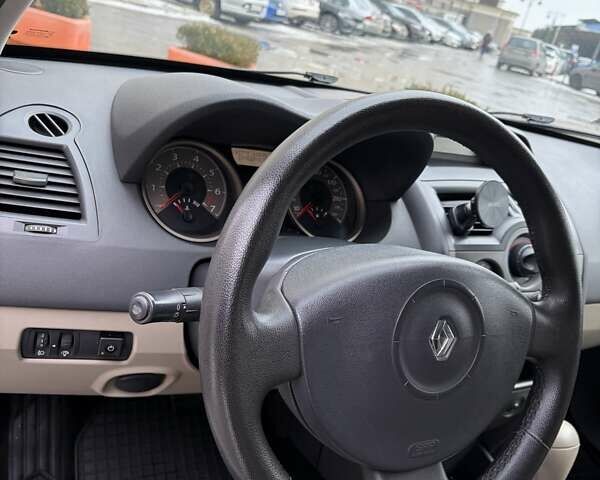 Білий Рено Меган, об'ємом двигуна 1.6 л та пробігом 271 тис. км за 3700 $, фото 5 на Automoto.ua