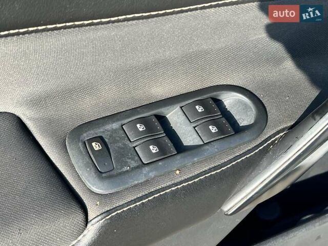 Белый Рено Меган, объемом двигателя 1.6 л и пробегом 235 тыс. км за 5200 $, фото 25 на Automoto.ua
