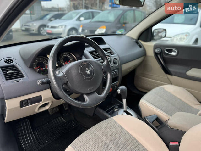 Белый Рено Меган, объемом двигателя 1.6 л и пробегом 209 тыс. км за 5700 $, фото 10 на Automoto.ua