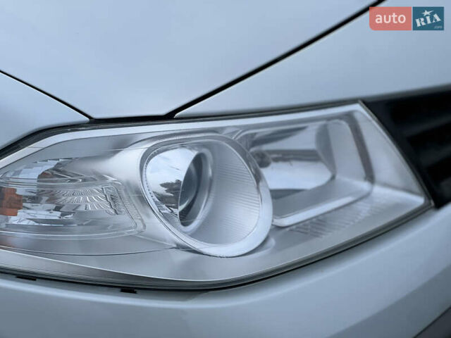 Белый Рено Меган, объемом двигателя 1.6 л и пробегом 209 тыс. км за 5700 $, фото 14 на Automoto.ua