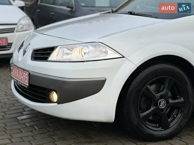 Белый Рено Меган, объемом двигателя 1.6 л и пробегом 209 тыс. км за 5700 $, фото 6 на Automoto.ua
