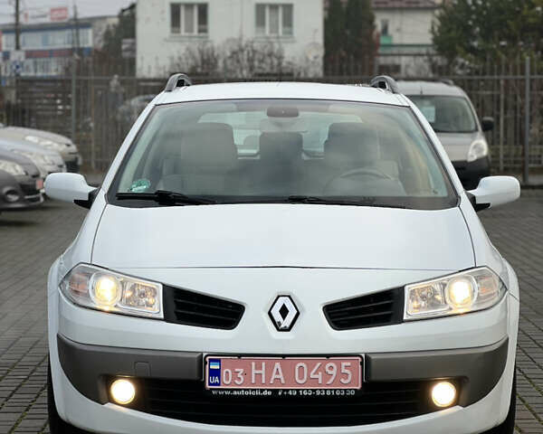 Белый Рено Меган, объемом двигателя 1.6 л и пробегом 209 тыс. км за 5700 $, фото 1 на Automoto.ua