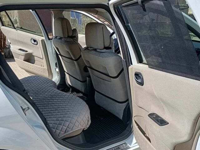 Белый Рено Меган, объемом двигателя 1.6 л и пробегом 270 тыс. км за 5000 $, фото 3 на Automoto.ua