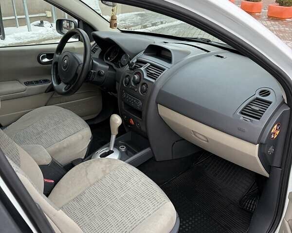 Білий Рено Меган, об'ємом двигуна 1.6 л та пробігом 271 тис. км за 3700 $, фото 2 на Automoto.ua