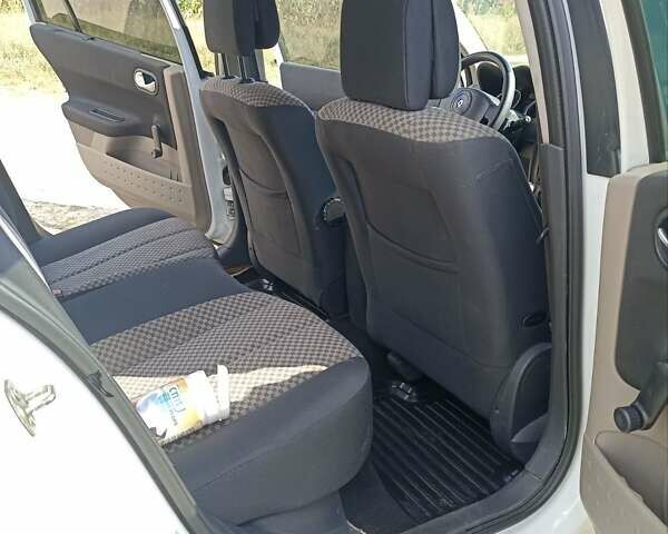 Белый Рено Меган, объемом двигателя 1.46 л и пробегом 230 тыс. км за 5700 $, фото 12 на Automoto.ua