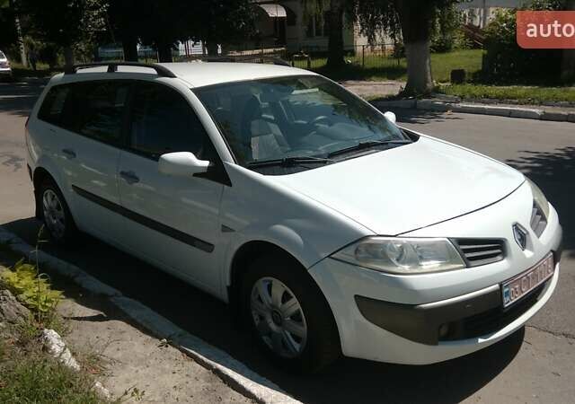 Белый Рено Меган, объемом двигателя 1.6 л и пробегом 205 тыс. км за 4300 $, фото 1 на Automoto.ua