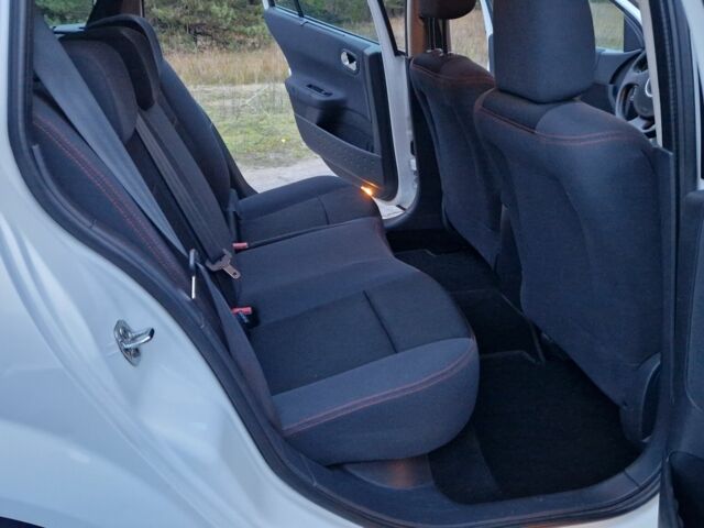 Белый Рено Меган, объемом двигателя 1.6 л и пробегом 245 тыс. км за 4999 $, фото 17 на Automoto.ua