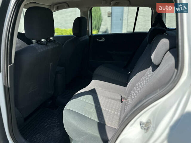 Белый Рено Меган, объемом двигателя 1.6 л и пробегом 188 тыс. км за 4999 $, фото 21 на Automoto.ua