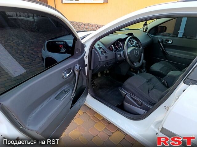 Белый Рено Меган, объемом двигателя 1.6 л и пробегом 302 тыс. км за 4999 $, фото 10 на Automoto.ua