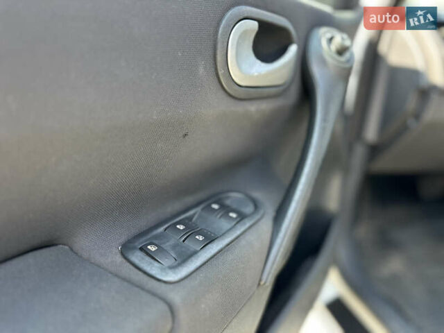 Белый Рено Меган, объемом двигателя 1.6 л и пробегом 188 тыс. км за 4999 $, фото 14 на Automoto.ua