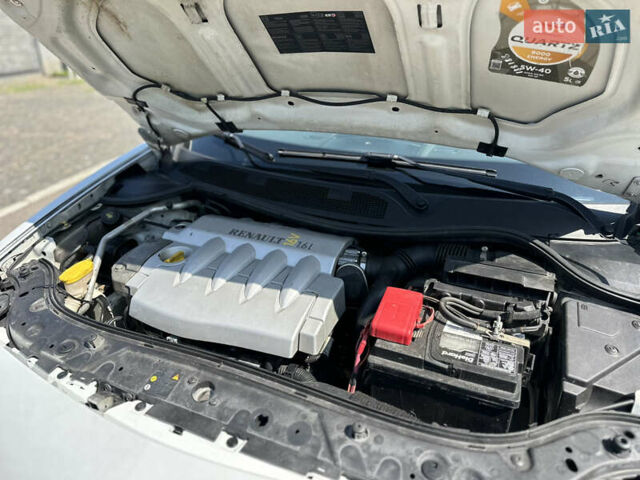 Белый Рено Меган, объемом двигателя 1.6 л и пробегом 188 тыс. км за 4999 $, фото 18 на Automoto.ua