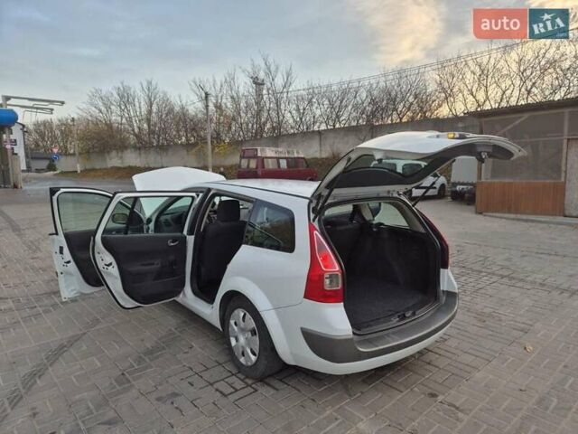 Белый Рено Меган, объемом двигателя 1.46 л и пробегом 230 тыс. км за 4500 $, фото 26 на Automoto.ua