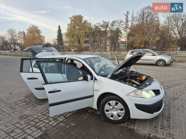 Белый Рено Меган, объемом двигателя 1.46 л и пробегом 230 тыс. км за 4500 $, фото 24 на Automoto.ua