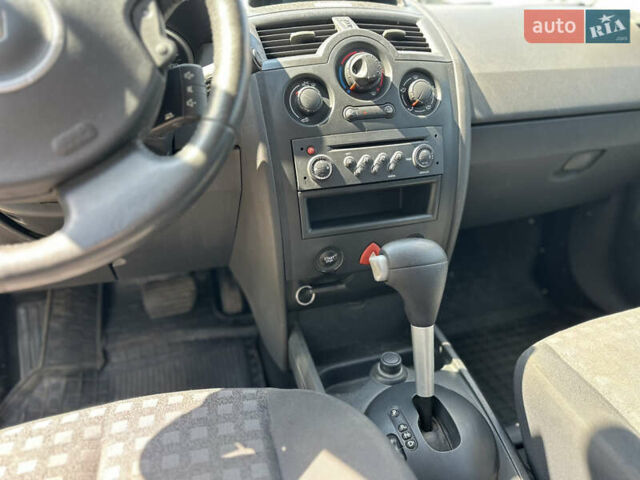 Белый Рено Меган, объемом двигателя 1.6 л и пробегом 188 тыс. км за 4999 $, фото 19 на Automoto.ua