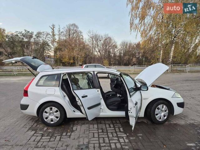 Белый Рено Меган, объемом двигателя 1.46 л и пробегом 230 тыс. км за 4500 $, фото 25 на Automoto.ua