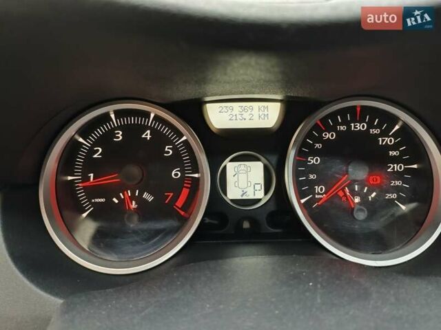 Белый Рено Меган, объемом двигателя 2 л и пробегом 239 тыс. км за 5500 $, фото 7 на Automoto.ua