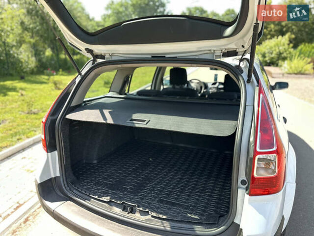 Белый Рено Меган, объемом двигателя 1.6 л и пробегом 188 тыс. км за 4999 $, фото 16 на Automoto.ua