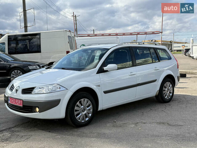 Белый Рено Меган, объемом двигателя 1.6 л и пробегом 198 тыс. км за 5800 $, фото 1 на Automoto.ua