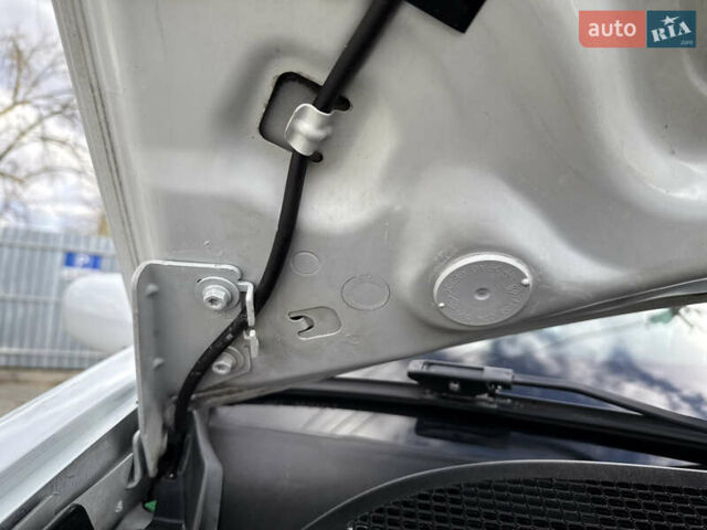 Белый Рено Меган, объемом двигателя 1.6 л и пробегом 198 тыс. км за 5800 $, фото 56 на Automoto.ua