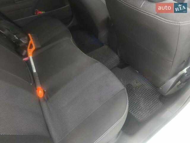 Белый Рено Меган, объемом двигателя 1.46 л и пробегом 240 тыс. км за 6200 $, фото 13 на Automoto.ua