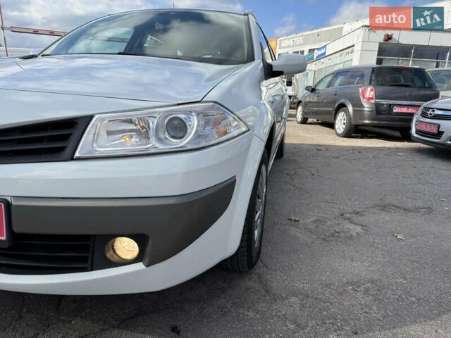 Белый Рено Меган, объемом двигателя 1.6 л и пробегом 198 тыс. км за 5800 $, фото 4 на Automoto.ua