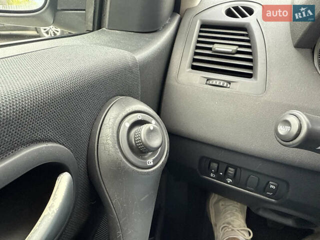 Белый Рено Меган, объемом двигателя 1.6 л и пробегом 198 тыс. км за 5800 $, фото 28 на Automoto.ua