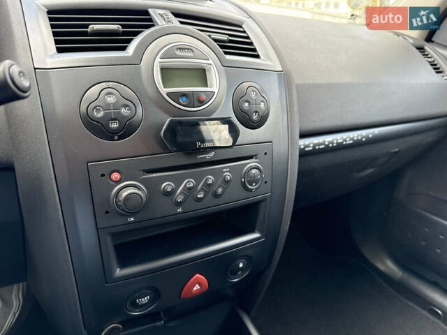 Белый Рено Меган, объемом двигателя 1.6 л и пробегом 198 тыс. км за 5800 $, фото 30 на Automoto.ua