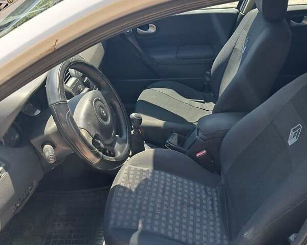 Белый Рено Меган, объемом двигателя 1.46 л и пробегом 268 тыс. км за 4000 $, фото 6 на Automoto.ua