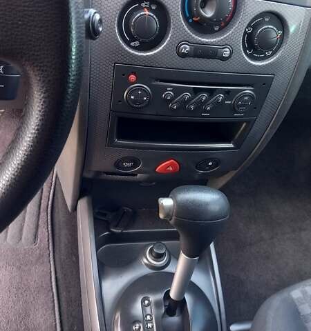 Белый Рено Меган, объемом двигателя 1.6 л и пробегом 220 тыс. км за 5700 $, фото 3 на Automoto.ua