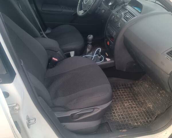 Белый Рено Меган, объемом двигателя 1.5 л и пробегом 273 тыс. км за 4400 $, фото 5 на Automoto.ua