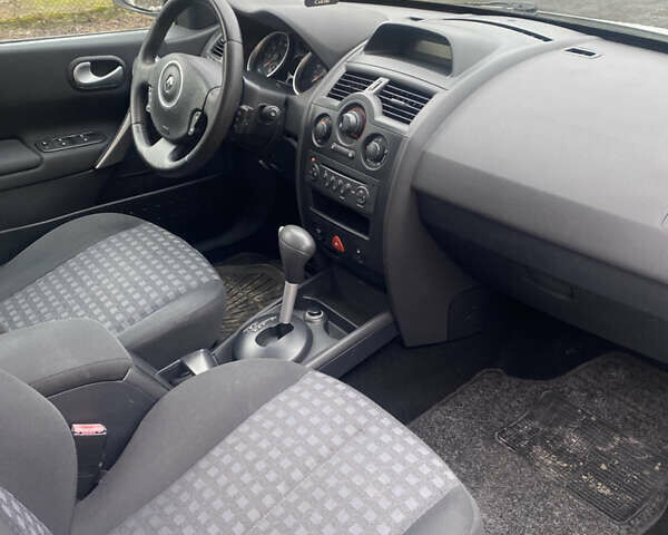 Белый Рено Меган, объемом двигателя 1.6 л и пробегом 214 тыс. км за 6200 $, фото 5 на Automoto.ua