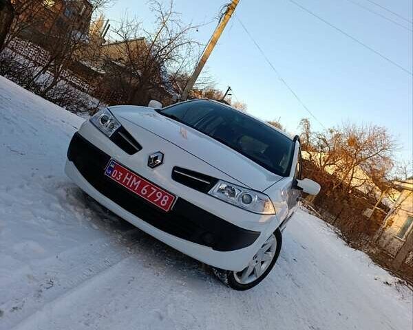 Белый Рено Меган, объемом двигателя 1.6 л и пробегом 235 тыс. км за 6200 $, фото 72 на Automoto.ua