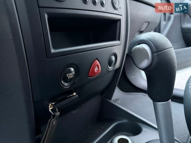 Белый Рено Меган, объемом двигателя 1.6 л и пробегом 257 тыс. км за 4850 $, фото 16 на Automoto.ua