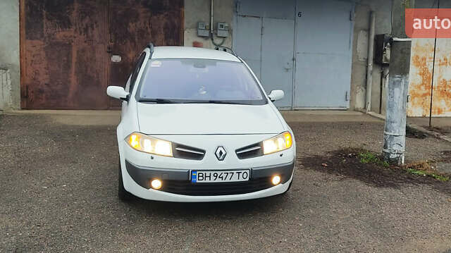 Белый Рено Меган, объемом двигателя 1.9 л и пробегом 327 тыс. км за 6500 $, фото 1 на Automoto.ua