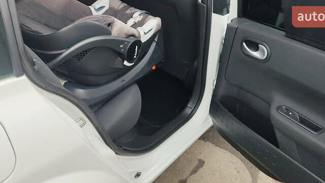 Белый Рено Меган, объемом двигателя 1.9 л и пробегом 327 тыс. км за 6500 $, фото 20 на Automoto.ua