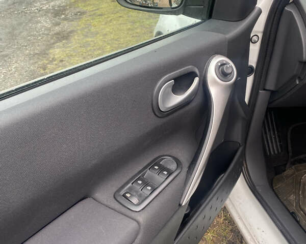 Белый Рено Меган, объемом двигателя 1.6 л и пробегом 214 тыс. км за 6200 $, фото 8 на Automoto.ua