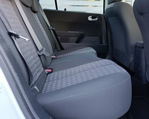 Білий Рено Меган, об'ємом двигуна 1.6 л та пробігом 235 тис. км за 6200 $, фото 60 на Automoto.ua