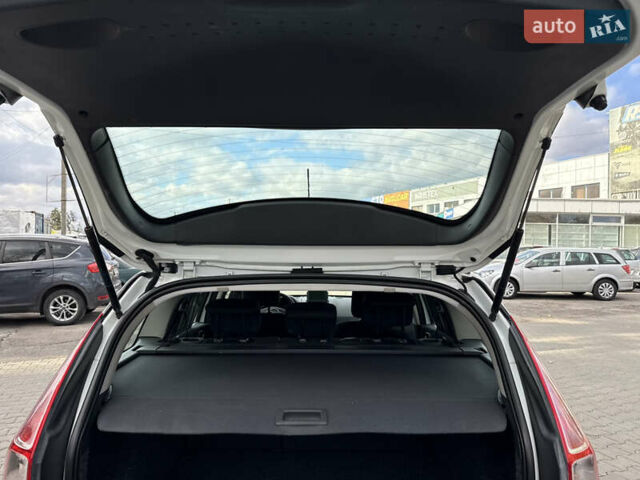 Белый Рено Меган, объемом двигателя 1.6 л и пробегом 198 тыс. км за 5800 $, фото 43 на Automoto.ua