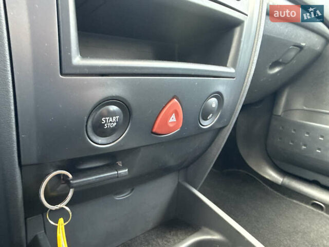 Белый Рено Меган, объемом двигателя 1.6 л и пробегом 198 тыс. км за 5800 $, фото 32 на Automoto.ua