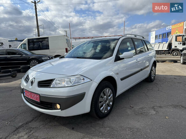 Белый Рено Меган, объемом двигателя 1.6 л и пробегом 198 тыс. км за 5800 $, фото 2 на Automoto.ua