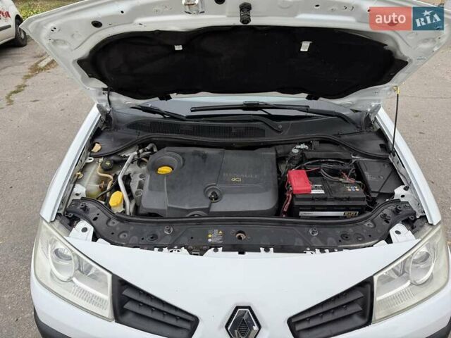 Рено Меган 2008 в Днепре (Днепропетровске) на Automoto.ua Белый Рено Меган, объемом двигателя 1.46 л и пробегом 213 тыс. км за 5500 $, фото 3 на Automoto.ua