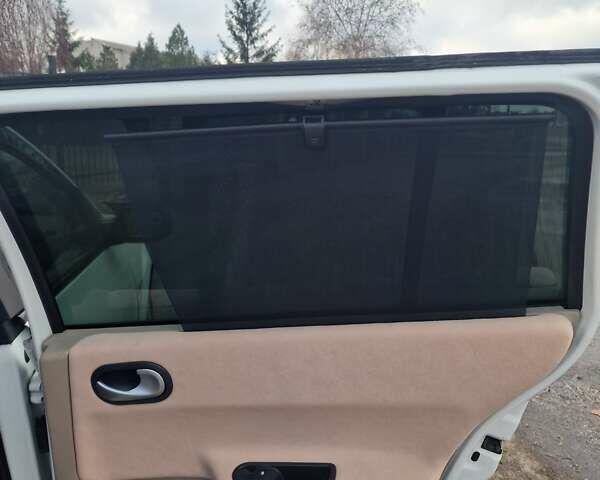 Белый Рено Меган, объемом двигателя 1.5 л и пробегом 287 тыс. км за 6000 $, фото 25 на Automoto.ua