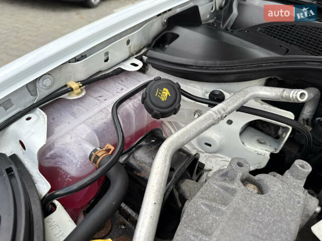 Белый Рено Меган, объемом двигателя 1.6 л и пробегом 198 тыс. км за 5800 $, фото 55 на Automoto.ua